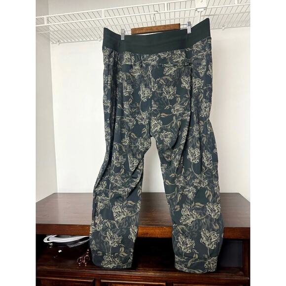Athleta Trekkie North Printed Jogger Pants Floral Size 24 Plus - Picture 3 of 13